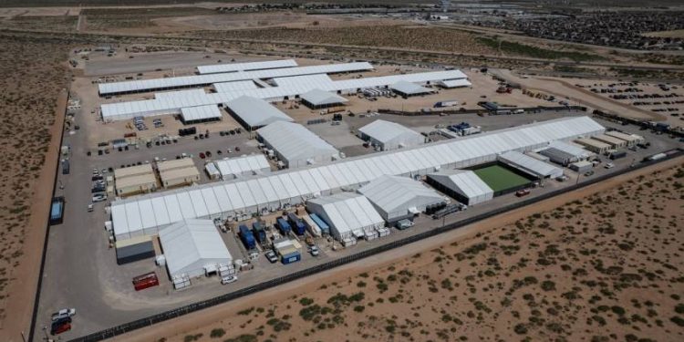 প্রতি রাজ্যে তৈরি হবে ডিটেনশন সেন্টার, ভারতে অবৈধভাবে বসবাসকারী বিদেশীদের বিরুদ্ধে আরও কঠোর মোদী সরকার ; ধর্মীয় নিপিড়নের কারনে পালিয়ে আসাদের ছাড় দেওয়া হয়েছে