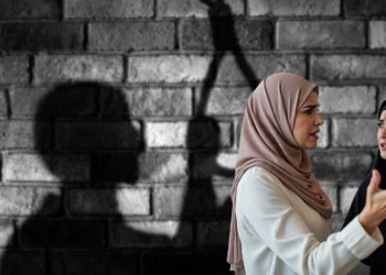 নিজের দুই বউয়ের ঝগড়ায় অতিষ্ঠ হয়ে গলায় ফাঁস লাগিয়ে আত্মঘাতী  বিয়ে পাগল স্বামী 