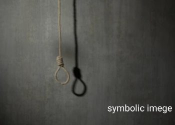 বাবা এলাকার বিশ্বকর্মা পুজো ঘুরিয়ে দেখাতে নিয়ে না যাওয়ায় আত্মঘাতী ষষ্ঠ শ্রেণীর ছাত্র  