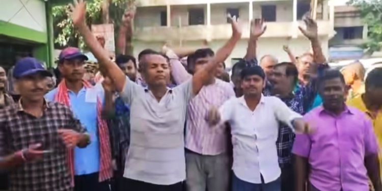 কংগ্রেসের সাথে জোট করেও হল না শেষ রক্ষা,শুভেন্দুর গড়ে শোচনীয় পরাজয় স্বীকার করতে হল তৃণমূলকে 