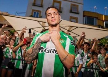 চোখের জলে ম্যানচেস্টার ইউনাইটেডকে বিদায় জানালেন আন্তোনি 