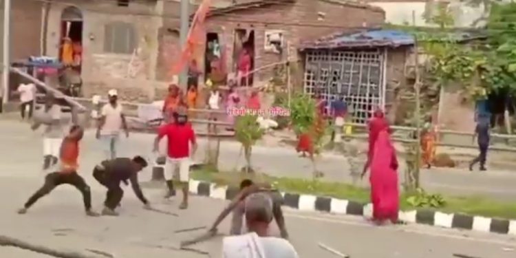 নেপালের জনকপুরে বিসর্জনের শোভাযাত্রায় গণেশের প্রতিমা লক্ষ্য করে মুসলিমদের পাথরবাজি, উত্তেজনা 