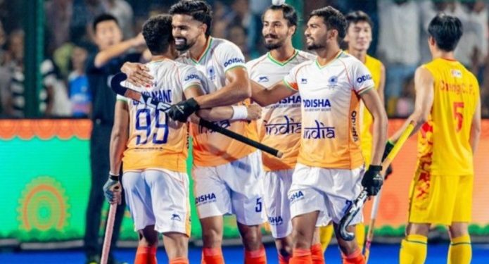 এশিয়া কাপ হকি ফাইনালে ডিফেন্ডিং চ্যাম্পিয়ন দক্ষিণ কোরিয়াকে হারিয়ে ৮ বছর পর চ্যাম্পিয়ন হয়েছে ভারত