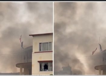 কাঠমান্ডুতে পার্টির সদর দপ্তরে হামলা চালিয়ে কমিউনিস্ট পতাকা ছিঁড়ে ফেলে দিল যুবকরা, ফের হিন্দুরাষ্ট্র হতে চলেছে নেপাল ! 