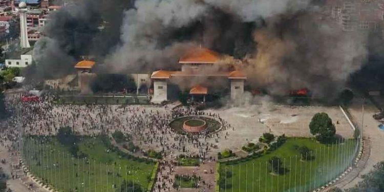 নেপালের মতই ভারতে অভ্যুত্থান ঘটানোর স্বপ্ন দেখছে দেশ বিরোধী শক্তিগুলি !  কিন্তু ভারতে কেন সম্ভব নয় জানুন 