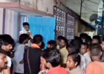 বর্ধমান শহরের লক্ষ্মীপুর মাঠে মা -মেয়ের পচাগলা দেহ উদ্ধার 