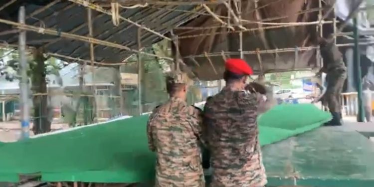 কথার খেলাপ করে ধর্মতলায় তৃণমূলের মঞ্চ বহাল রাখায় খুলে ফেলছিল সেনা, অগ্নিশর্মা মমতা ব্যানার্জি 