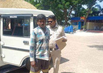 চাল ব্যবসায়ীর চুরি যাওয়া ২.৩০ লক্ষ টাকার মধ্যে প্রায় ২ লক্ষ টাকা প্রতিবেশীর কাছ থেকে উদ্ধার করল ভাতার থানার পুলিশ 