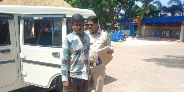 চাল ব্যবসায়ীর চুরি যাওয়া ২.৩০ লক্ষ টাকার মধ্যে প্রায় ২ লক্ষ টাকা প্রতিবেশীর কাছ থেকে উদ্ধার করল ভাতার থানার পুলিশ 