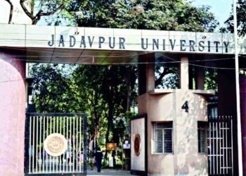 রাতে তারস্বরে মাইক-মদের আসর, এদিকে ঝিলে ভেসে উঠল ছাত্রীর দেহ, ফের বিতর্কে যাদবপুর বিশ্ববিদ্যালয় 