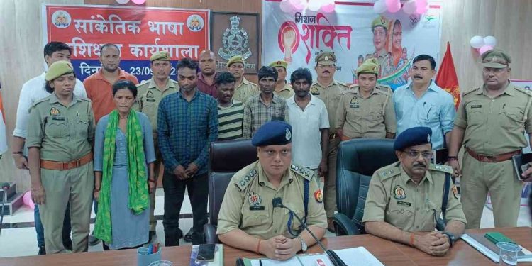 দেবী দুর্গা সম্পর্কে নোংরা ভাষা বলা খ্রিস্টান গায়িকা সরোজ সরগম সম্পর্কে চাঞ্চল্যকর তথ্য দিল ইউপির মির্জাপুর পুলিশ 