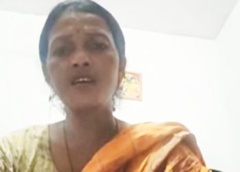 হিন্দু দেবদেবীদের সম্পর্কে নোংরা ভাষা প্রয়োগ করা গায়িকাকে গ্রেপ্তার করতে অক্ষম “টারজান” সাজা ইউপি পুলিশ !  জমছে ক্ষোভ