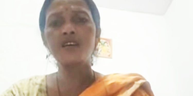 হিন্দু দেবদেবীদের সম্পর্কে নোংরা ভাষা প্রয়োগ করা গায়িকাকে গ্রেপ্তার করতে অক্ষম “টারজান” সাজা ইউপি পুলিশ !  জমছে ক্ষোভ