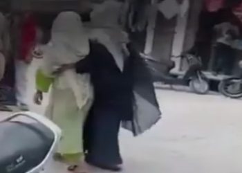 স্ত্রীকে তিন তালাক দিয়ে ঘর ছাড়া করে নিজের ১৫ বছর বয়সী মেয়েকে ভয় দেখিয়ে যৌন সম্পর্ক করছিল ৬ সন্তানের বাবা, মেয়েটি  অন্তঃসত্ত্বা হয়ে পড়লে বিষয়টি প্রকাশ্যে আসে 