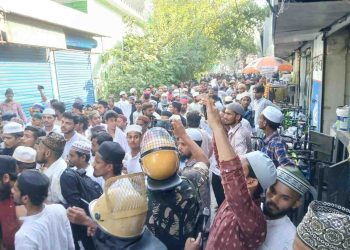 ইউপির বেরিলিতে জুমার নামাজের পর “আই লাভ মহম্মদ” গ্যাংয়ের  উৎপাত, বেদম পিটিয়ে দিল পুলিশ 