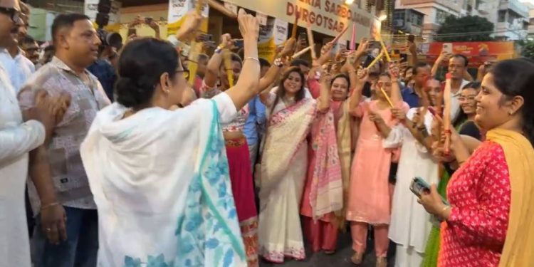 মক্কায় পদদলিত হয়ে মৃতদের ১০ লক্ষ, কলকাতায় বিদ্যুৎস্পৃষ্ট হয়ে মৃতদের ২ লক্ষ টাকা দেওয়ায় মমতা ব্যানার্জির মানসিক নিয়ে প্রশ্ন তুললেন অমিত মালব্য 