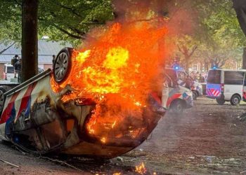 উদ্বাস্তুদের বিতাড়নের দাবিতে উত্তপ্ত নেদারল্যান্ডস, পুলিশ জনতা সংঘর্ষ, অগ্নিসংযোগ 