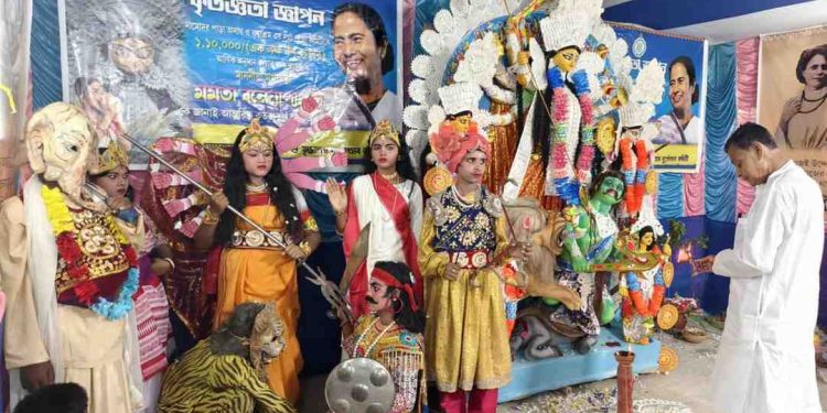 মহাষষ্ঠীর দিনেই অনাথ আশ্রমে কুমারী পুজো করে ফেললেন মন্ত্রী স্বপন দেবনাথ