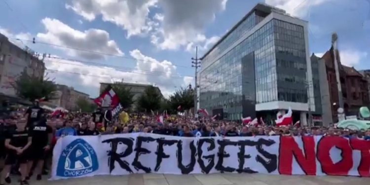 লন্ডনের পর এবারে পোল্যান্ডে অভিবাসী বিরোধী বিশাল মিছিল 