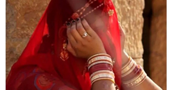 ভোজের মেনু পছন্দ না হওয়ায় নবধূকে মাঝ রাস্তা থেকে ছিনতাই ; বর মুরাদ বেপারীর কাতর আবেদন : “আর একদিন গোস্ত-ভাত খাইয়ে দেবো, আমার বউকে ফিরিয়ে দিন দয়া করে”