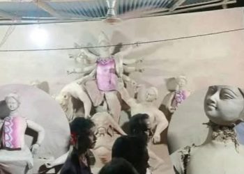 দুর্গাপূজোর আবহে যথারীতি প্রতিমা ভাঙচুর শুরু হল বাংলাদেশে 