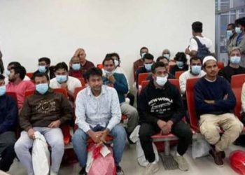 শিকলে বেঁধে ৩০ বাংলাদেশিকে বোয়িং বিমানে ঢাকায় নামিয়ে দিয়ে গেল মার্কিন বাহিনী 