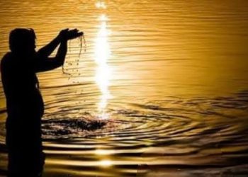 আজ মহালয়ার দিন কিভাবে পিতৃপুরুষদের উদ্দেশ্যে তর্পণ করবেন জানুন