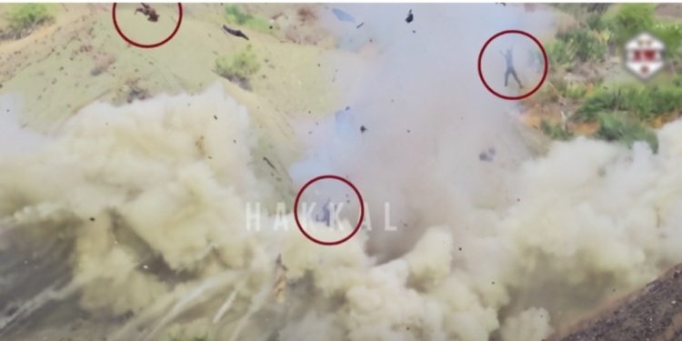 পাকিস্তান সেনার কনভয়ে বেলুচ যোদ্ধাদের ভয়াবহ হামলা , নিকেশ বহু সেনা   