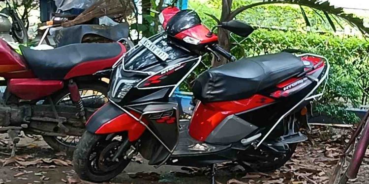 রাতে সড়কের পাশে যুবকের লাশ উদ্ধার করল ভাতার থানার পুলিশ, অক্ষত যুবকের স্কুটি, মৃত্যুর কারন নিয়ে ধন্দ্বে পরিবার, পুলিশের অনুমান দুর্ঘটনা