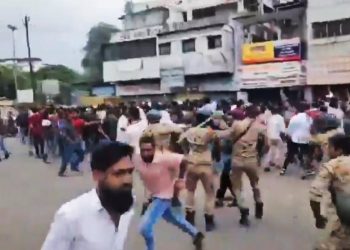 মহারাষ্ট্রের অহল্যানগরের রাস্তায়  “আই লাভ মহম্মদ” লেখা নকশাকে ঘিরে দাঙ্গা, আটক অন্তত ৩০ 