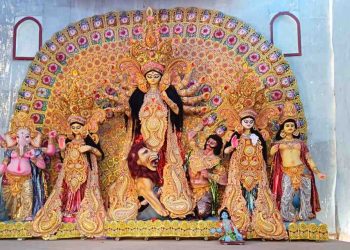 আজ মহাষষ্ঠী : দেবীর বোধন ও   অশুভ শক্তির বিনাশ করতে দেবী দুর্গার মর্তে আগমন