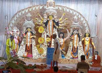 Maha Ashtami 2025 : পঞ্জিকা অনুসারে আজ মহাষ্টমীর আচার অনুষ্ঠান ও অঞ্জলির শুভ সময় কখন জানুন