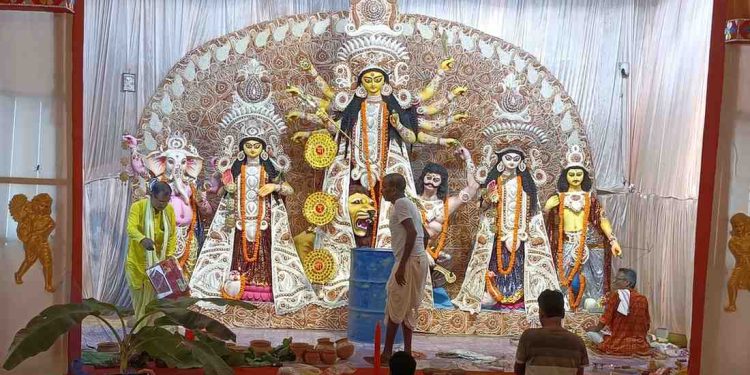 Maha Ashtami 2025 : পঞ্জিকা অনুসারে আজ মহাষ্টমীর আচার অনুষ্ঠান ও অঞ্জলির শুভ সময় কখন জানুন
