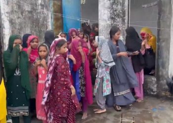 ইউপির বাহরাইচের অবৈধ মাদ্রাসার শৌচাগারে তালাবন্ধ অবস্থায় উদ্ধার ৪০ কিশোরী, দোকানের আড়ালে গোপনে মাদ্রাসা চালাচ্ছিল মহম্মদ খালিদ আহমেদ 