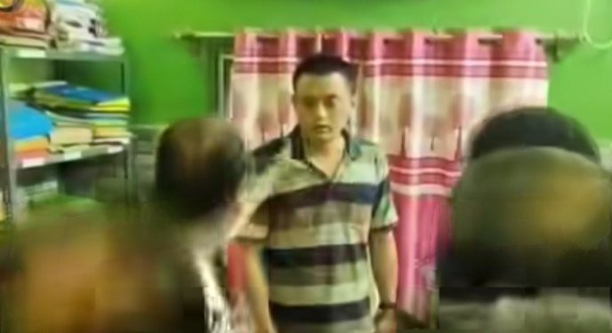 দুর্গাপূজার অনুমতি দেয়নি চাঁচল-১ ব্লকের বিডিও থিনলে ফুন্টসেক ভুটিয়া, তুমুল বিক্ষোভ ক্লাব কর্তাদের 