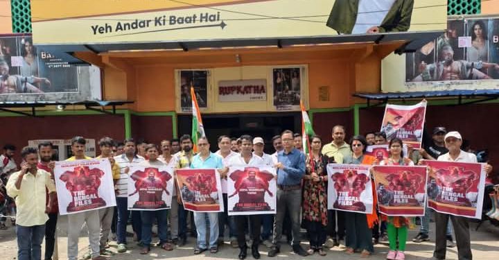 হিন্দু গনহত্যার ইতিহাস নিয়ে নির্মিত ছবি “দ্য বেঙ্গল ফাইলস্” রাজ্যে ‘অঘোষিত নিষেধাজ্ঞা’র প্রতিবাদে পথে নামলো মালদার বিজেপি 