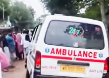 সন্তানকে স্তনপান করাতে গিয়ে বেড থেকে মেঝেতে পড়ে মৃত্যু প্রসূতির, মালদা হাসপাতালে উত্তেজনা 