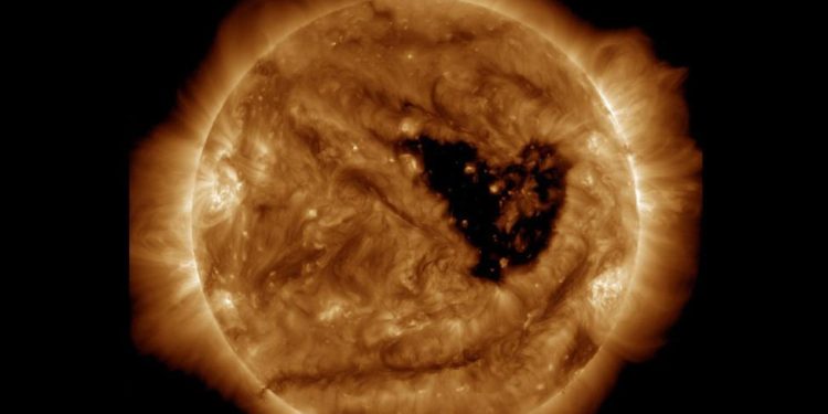 সূর্যে দেখা গেল ভয়ঙ্কর অগ্নিশিখা :  পৃথিবীর উপর পড়তে চলেছে এর প্রভাব ! 