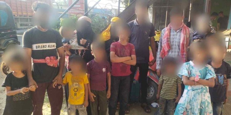 ‘কোহলির আইকনিক স্ট্রেইট ড্রাইভ’ মেরে একঝাঁক বাংলাদেশিকে ওপারে পাঠিয়ে দিলেন হেমন্ত বিশ্বশর্মা ; একজনের পরামর্শ : “মামা কিডনি খুলে নিতে হত” 