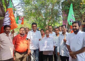 রাজ্য সরকারের ত্রাণ অপ্রতুল !  উত্তরবঙ্গের দুর্যোগ কবলিতদের সাহায্যার্থে ‘দান সংগ্রহ’ করতে পথে নামল ভাতারের বিজেপি 