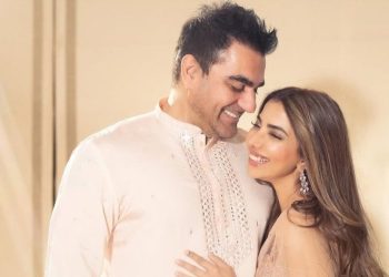 আরবাজ খানের দ্বিতীয় স্ত্রী কন্যা সন্তানের জন্ম দিয়েছেন, প্রথম স্ত্রী মালাইকা অরোরার সাথে ইতিমধ্যেই ২২ বছর বয়সী এক ছেলে আছে তার 