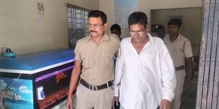 পুলিশকে পিটিয়ে আসামী ছিনতাই করে গ্রেপ্তার আউশগ্রামের তৃণমূল নেতা গোলাম মোল্লা 