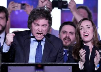 বামপন্থীদের “ঘৃণিত” ও “নোংরা” আখ্যা দিয়ে “এক ইঞ্চি জমি” না ছাড়ার হুঙ্গার দিলেন আর্জেন্টিনার নতুন রাষ্ট্রপতি জাভিয়ের মিলে 