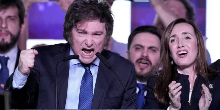 বামপন্থীদের “ঘৃণিত” ও “নোংরা” আখ্যা দিয়ে “এক ইঞ্চি জমি” না ছাড়ার হুঙ্গার দিলেন আর্জেন্টিনার নতুন রাষ্ট্রপতি জাভিয়ের মিলে 