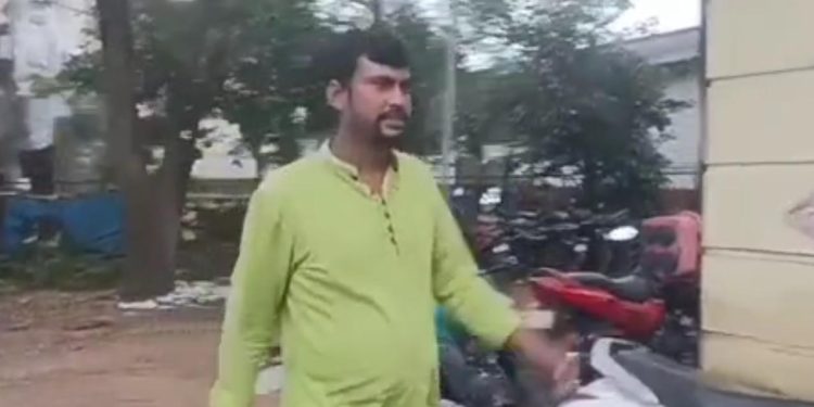 ১৯৯১ সালে পশ্চিমবঙ্গের সীমান্ত দিয়ে অনুপ্রবেশ, স্ত্রী ও ৩ সন্তানকে নিয়ে ভরপুর সংসার, দীর্ঘ ৩৪ বছর পর উড়িষ্যায় পাকড়াও বাংলাদেশি নাজির মোল্লা