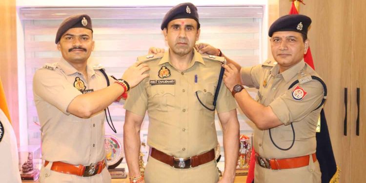 এএসপি অনুজ চৌধুরীর বুকে গুলি লেগেছে, বুলেটপ্রুফ বাঁচিয়েছে তার প্রাণ 