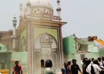 উত্তরপ্রদেশের সম্ভলে চলছে বুলডোজার অভিযান, ভেঙে ফেলা হচ্ছে প্রাসাদ সদৃশ বিশাল বিয়েবাড়ি