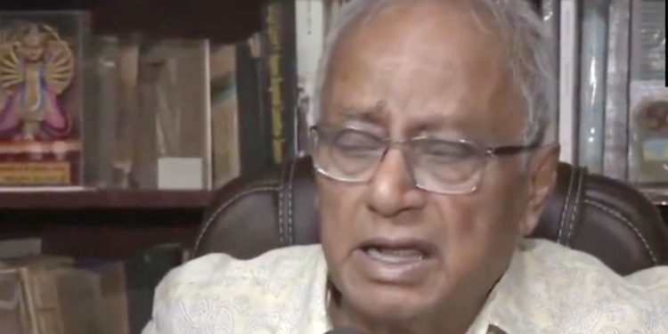 মমতার পর এবার সাংসদ সৌগত রায়ও বললেন,”রাতে মহিলাদের বাইরে বের হওয়া উচিত নয়” ; “তাহলে আরজি কর হাসপাতালে ঘটলো কেন?” : প্রশ্ন তুললেন অমিত মালব্য 