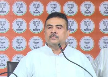 “ডালিম মহম্মদের মত হায়নার দল সর্বত্র শিকার খুঁজে বেড়াচ্ছে, মা- বোনেরা দেবী দুর্গা হন” : একের পর এক নারী নির্যাতনের ঘটনায় রাজ্যের মহিলাদের পরামর্শ দিলেন শুভেন্দু অধিকারী 