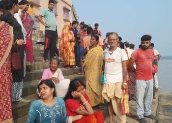 আজ ছটপুজোর দিন মর্মান্তিক ঘটনায় শোকের ছায়া কাটোয়া, পূণ্যস্নান করতে গিয়ে গঙ্গায় তলিয়ে গেল ২ যুবক ; নদী ঘাটে বারবার দুর্ঘটনা ঘটলেও তৃণমূল বিধায়ক ও পুরসভার নিষ্ক্রিয়তা নিয়ে প্রশ্ন উঠছে  